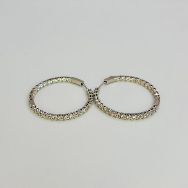 Silver Elegance: Zirconia Circle Earrings