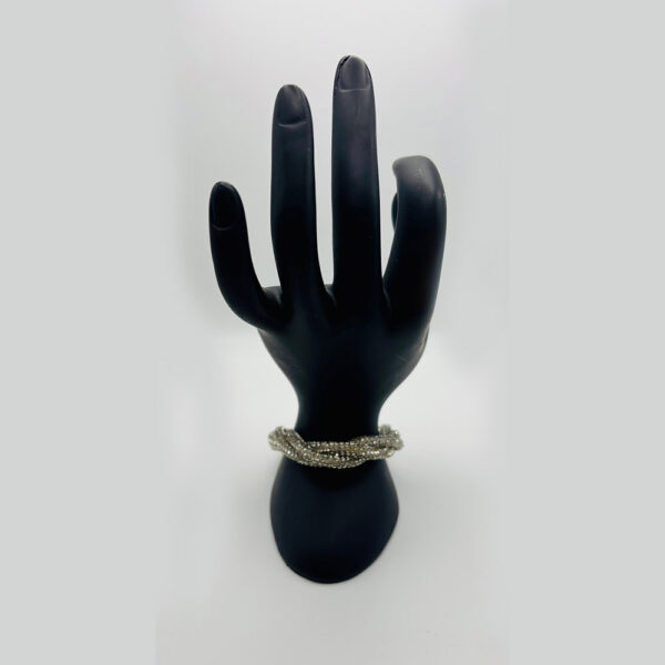 Radiance in Every Link: The Holiday Bracelet for the Modern Woman