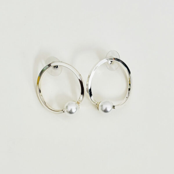 Silver Pearl Glow Earrings